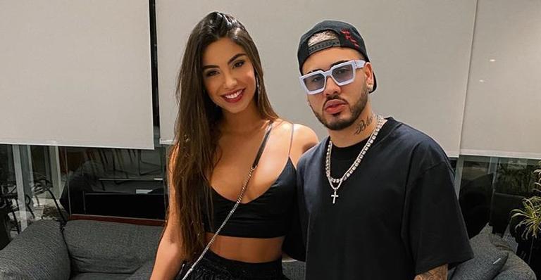 Kevinho faz brincadeira ao lado de namorada, Gabriela Versiani durante a quarentena