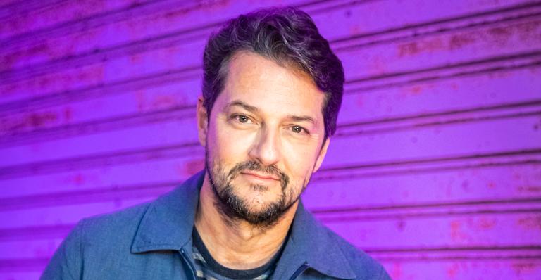 Marcelo Serrado mostra adaptações em seu treino durante a quarentena: ”Tentando improvisar”