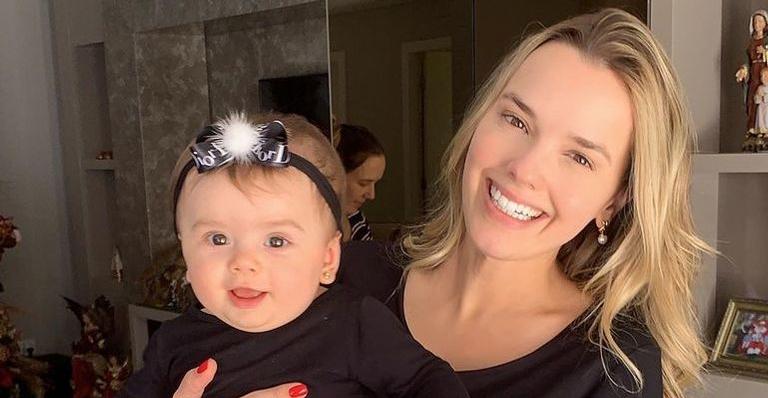 Thaeme Mariôto comemora 11 meses da filha com bolo especial e pede: ”Fique em casa”