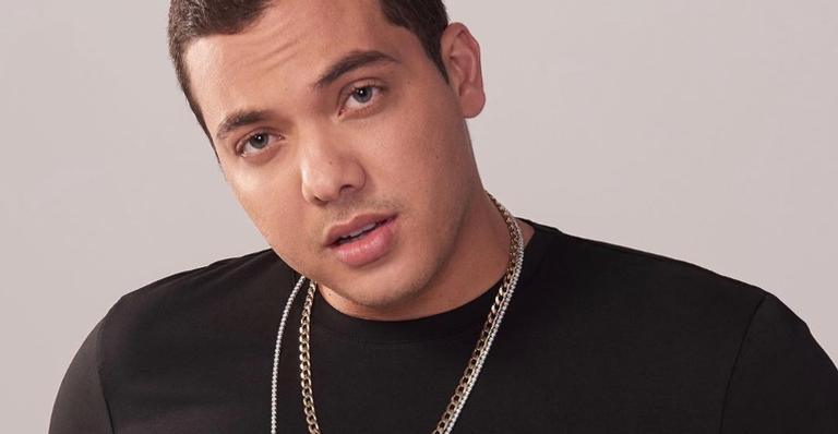 Em isolamento, Wesley Safadão treina em casa com a esposa e os filhos