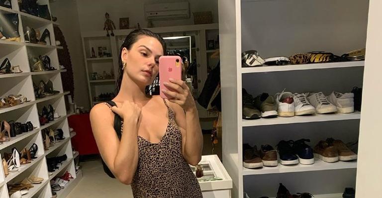 Isis Valverde usa clique antigo curtindo dia na praia para fazer desabafo sobre a situação atual