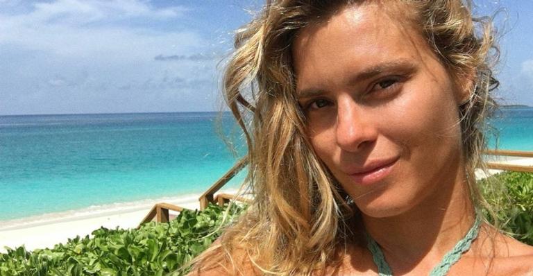 Carolina Dieckmann comemora volta de sua personagem nas telinhas: ”Teodora está de volta”