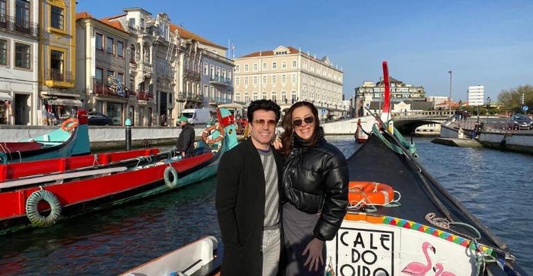 Durante a quarentena, Claudia Raia mostra o marido retocando sua raiz: ”A gente se reinventa”