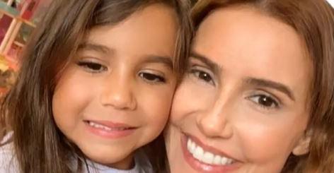 Deborah Secco pergunta aos fãs o que fazer com a filha na quarentena: ”Preciso de dicas!”