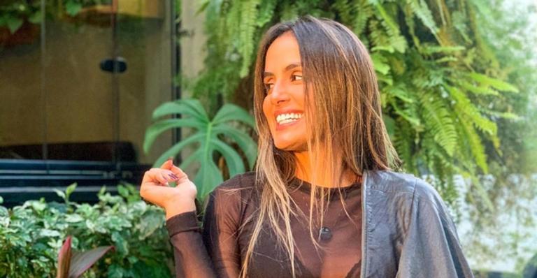 Ex-BBB Carol Peixinho alerta fãs sobre exercícios em casa: ”Consciência dos limites do seu corpo”