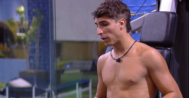 BBB20: Felipe Prior chama Gabi Martins de doida por pedir Guilherme em namoro