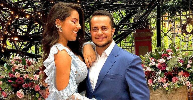 Filho de Thammy Miranda e Andressa Ferreira exibe olhão azul em foto e encanta