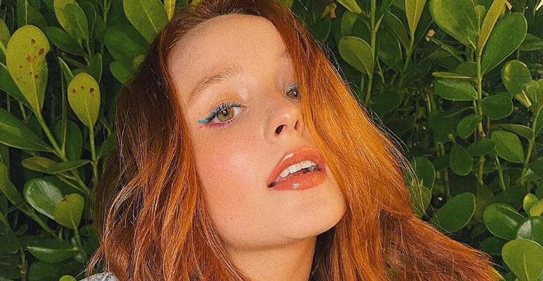 Durante a quarentena, Larissa Manoela posa para clique pós treino: ”Na sala de casa”