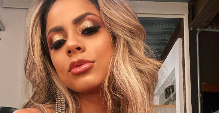 Lexa abusa no decote e surge super produzida nas redes sociais: ”Uma dama”