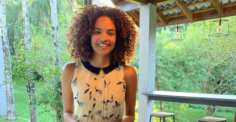 Na quarentena, Lucy Ramos surge montando quebra-cabeça de 1000 peças e surpreende web
