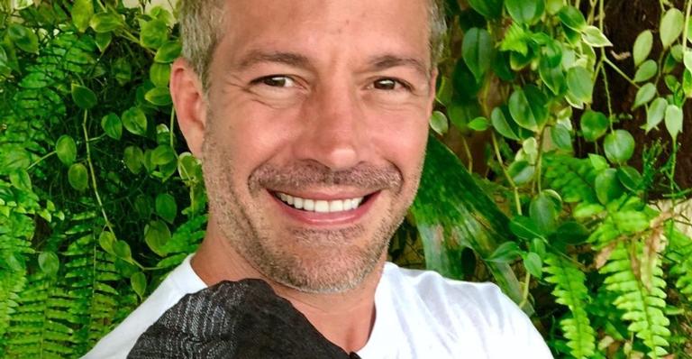 Malvino Salvador mostra unhas pintadas pela filha caçula e diverte seguidores com a brincadeira