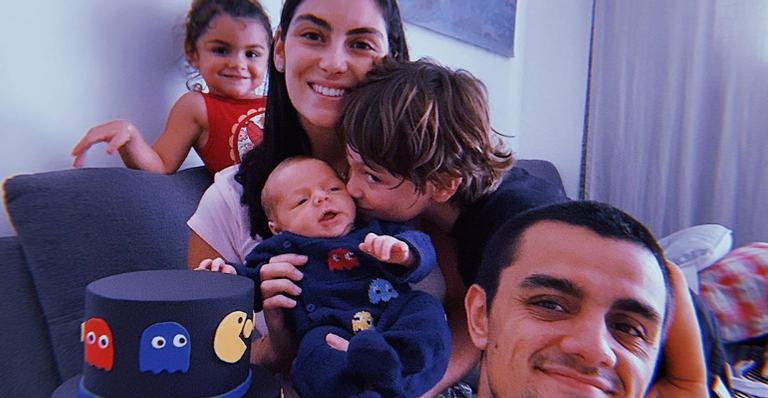 Mariana Uhlmann desabafa sobre dificuldades em cuidar dos filhos: ”A amor a cada dia me renova”