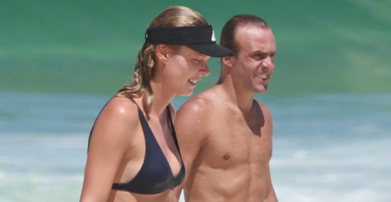 Roger Flores e esposa ignoram quarentena e são flagrados na praia