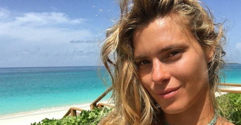 Carolina Dieckmann impressiona ao exibir sua flexibilidade em sequência de cliques