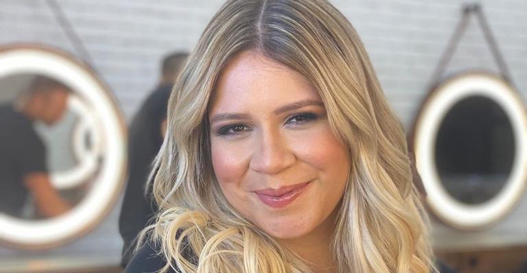 Marília Mendonça desabafa sobre dificuldades para pintar a própria unha: ”Não tenho coordenação”