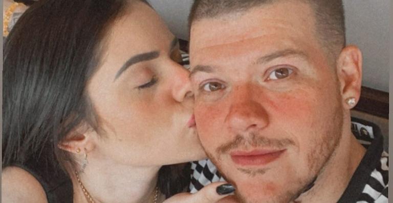 Apaixonado, Ferrugem posta clique com a mulher e se declara: ”Meu sonho acordado”