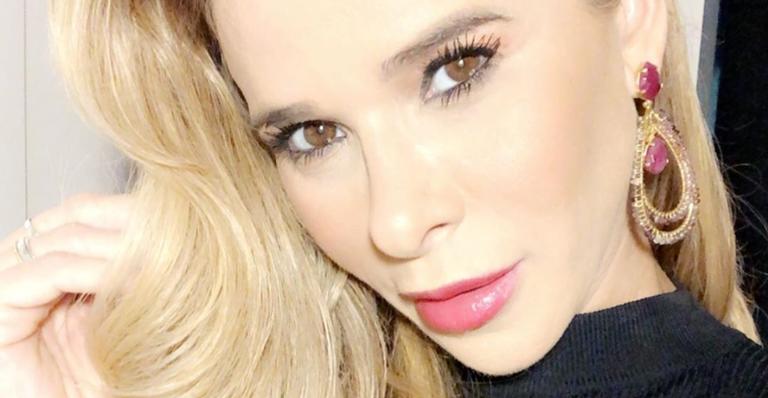 Grávida, Dany Bananinha posa de biquíni e empina o bumbum na varanda: ”Espiadinha básica”