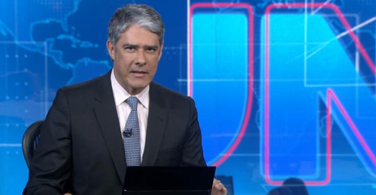 William Bonner quebra o protocolo e pede calma no Jornal Nacional: ”Aqui não tem super-herói”