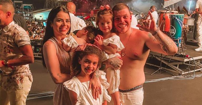 Ferrugem faz linda homenagem as filhas em post na web: ”Joias raríssimas”