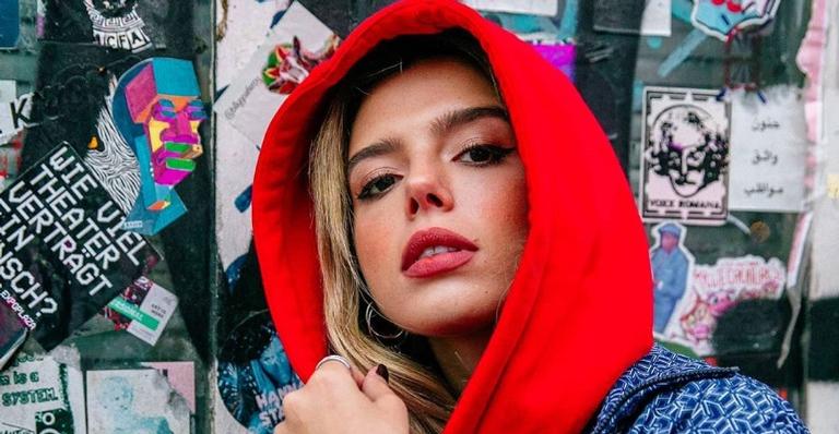 Giovanna Lancellotti solta a criatividade ao pintar caixas durante sua quarentena
