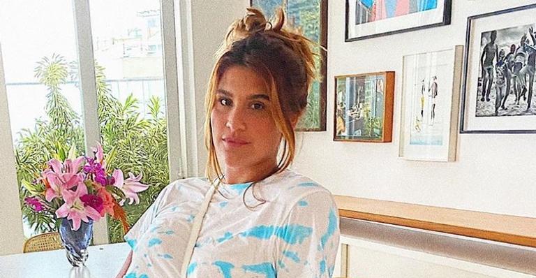 Giulia Costa compartilha clique de viagem para a praia e lamenta: ”Vivia em paz e nem sabia”