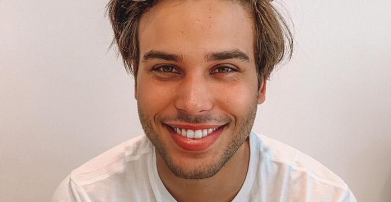Jonathan Couto brinca com filho na esteira e divide opiniões na web