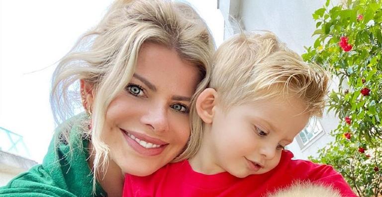 Karina Bacchi posa com Enrico e aproveita para motivar os seguidores: ”Esperança em dias melhores”