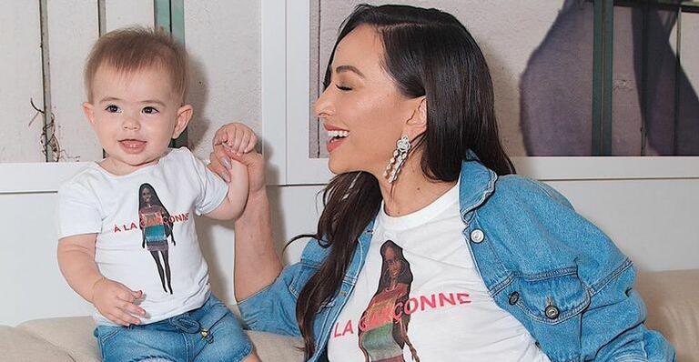 Filha de Sabrina Sato surge de look fitness para fazer treino em casa