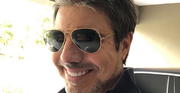 Tá rolando! João Kleber posa com a nova namorada