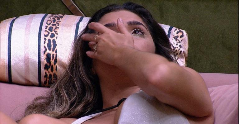 BBB20: Gizelly chora e dispara sobre Prior: ”Vontade de socar a cara dele”