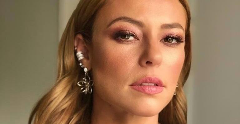 Paolla Oliveira surpreende com clique raro de sua família
