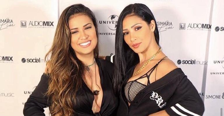 Simone e Simaria esquentam o clima nas redes sociais ao compartilhar foto antiga só de lingerie