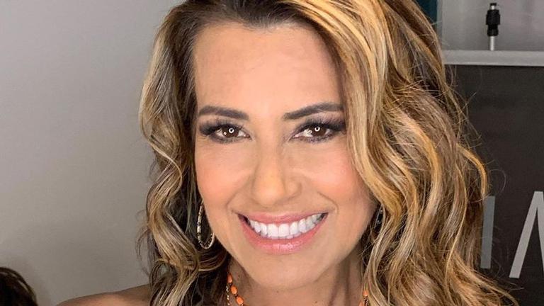 Aos 57 anos, Solange Frazão ostenta abdômen trincado no Instagram