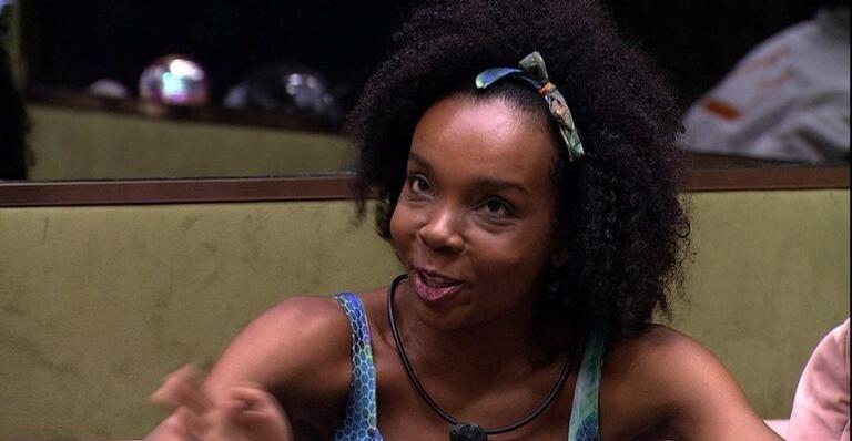Thelma se empolga na festa do líder e mostra demais no BBB 20