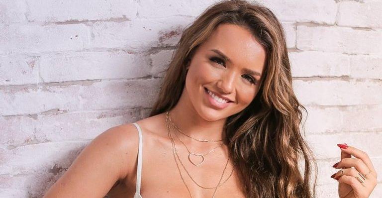 Mãe de Rafa Kalimann revela cirurgias plásticas que sister já fez: ”Ixi tem demais”