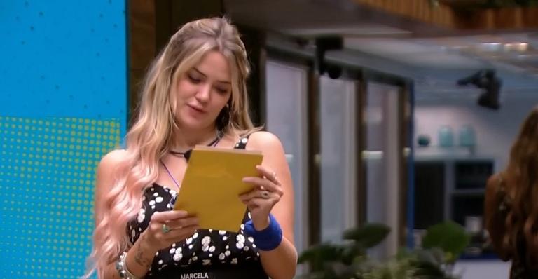 BBB 20: Marcela se preocupa após receber mensagem da família: ”Achei minha mãe triste”
