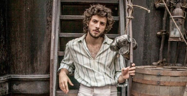 Chay Suede fala emocionado sobre a reestreia de ‘Novo Mundo’: ”Que saudade”