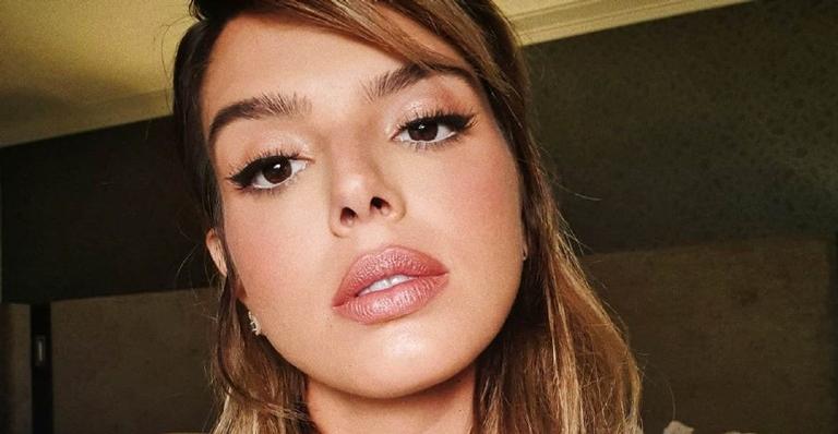 Giovanna Lancellotti relembra clique na praia e seguidores elogiam: ”Surfista de filme americano”