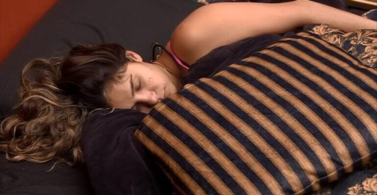 BBB20: Gizelly mostra preocupação em ser eliminada: ”Sei que a próxima sou eu”