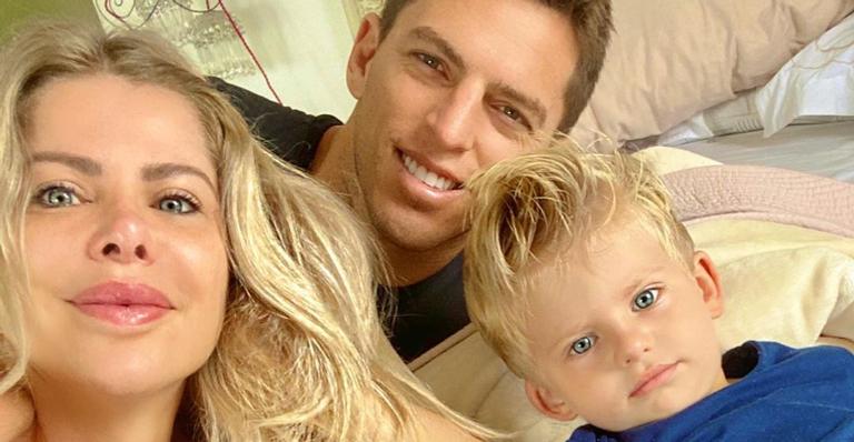 Karina Bacchi usa filtros engraçados com a família e se diverte: ”Já sorriu hoje?”