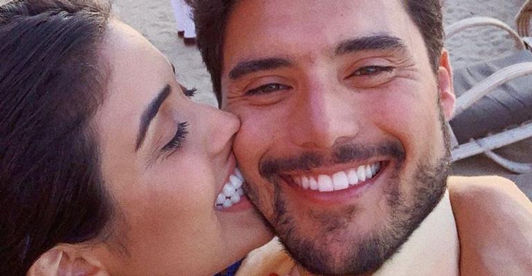 Leticia Almeida exibe barrigão ao lado da filha e marido: ”Amo muito minha família”