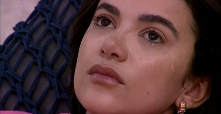 BBB20: Emparedada, Manu se isola no jardim e chora: ”Estou com medo”
