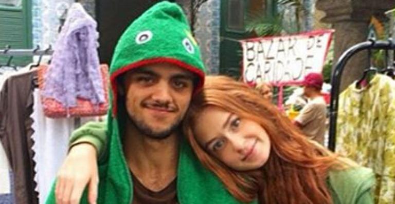 Marina Ruy Barbosa relembra clique com Felipe Simas e comemora reprise de ‘Totalmente Demais’