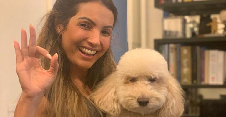 Patricia Poeta mostra registros do treino de ginástica ao lado de seu cachorrinho e inspira web
