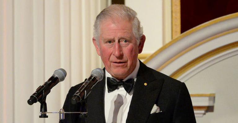 Príncipe Charles é liberado de isolamento após ser diagnosticado com coronavírus