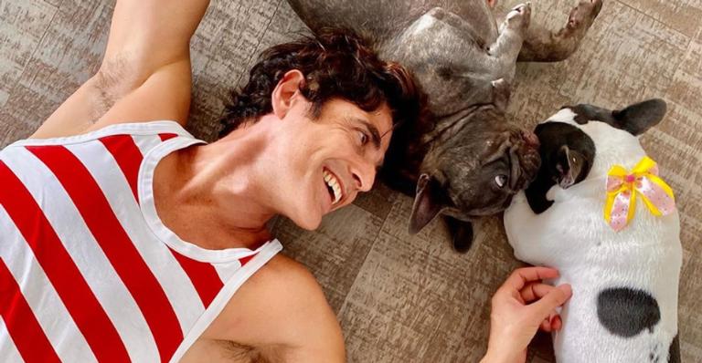 Reynaldo Gianecchini abre álbum de fotos da quarentena com seus pets e encanta web