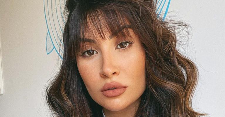 Bianca Andrade posa agarradinha com sua gata e declara: ”Num me aguenta mais”