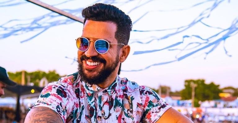 Após criar música para Prior, Dennis DJ comenta ataques na web: ”Assustado”
