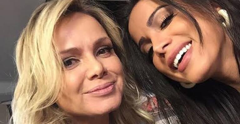 Eliana abre álbum de fotos com Anitta e celebra aniversário da cantora: ”Tantos momentos”