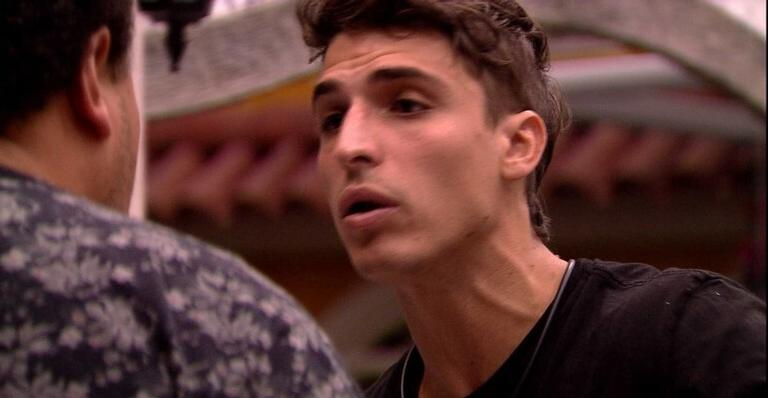 BBB20: Felipe Prior questiona Babu sobre parceria no jogo: ”A gente está fechado ou não?”